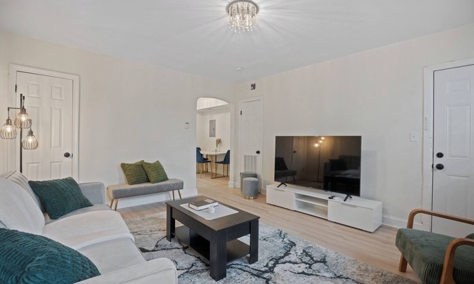 Washington Apartment | Located in the heart of SE Washington, DC. Perfect for both short/long stays.