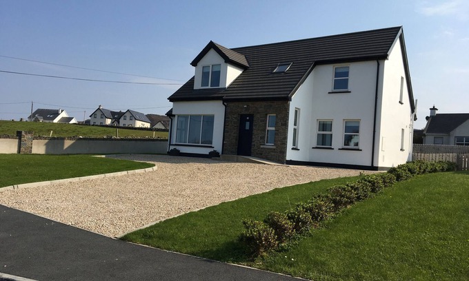Dunfanaghy House | Located on the Wild Atlantic Way in the picturesque village of Dunfanaghy