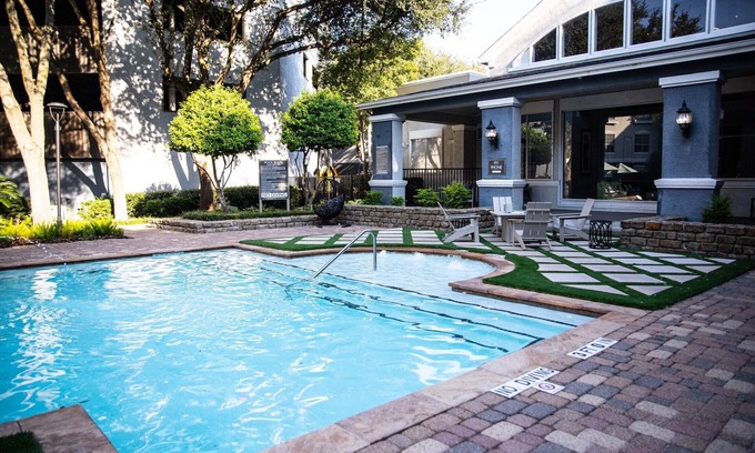 Riverside Terrace Apartment | Located right by the worlds largest medical center!