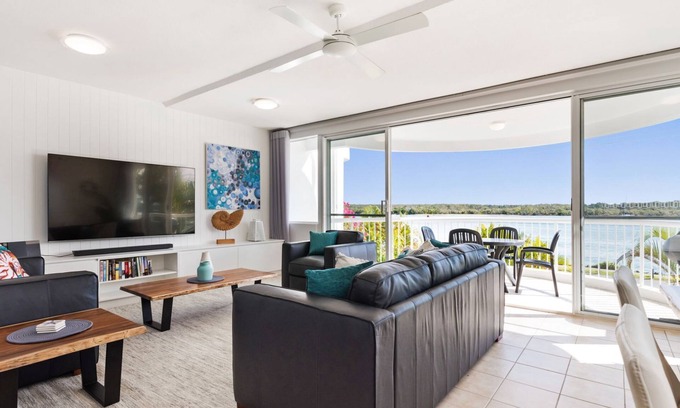 Noosaville Apartment | LOCATION DOESN'T GET ANY BETTER THAN THIS