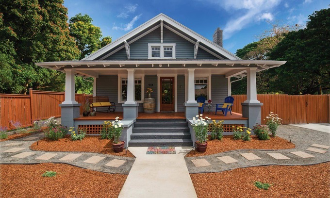 McMinnville House | Location! Historic Downtown~Cowls Bungalow & Carriage House, Fenced Dog-Friendly