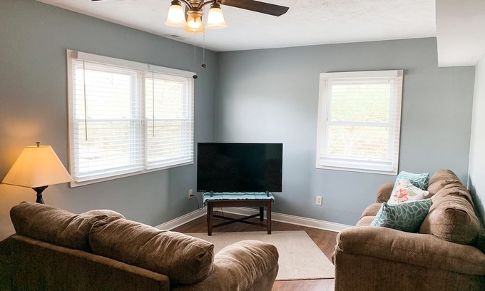 Oxford House | Location, location, location! In Oxford's Mile Square! 4 Bed/2 Bath Townhouse