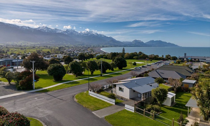 Kaikoura House | Location | Ocean and Mountain Views | Backyard - KK6451