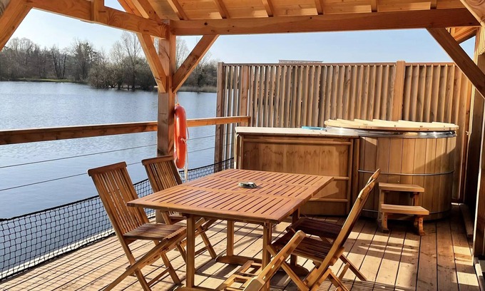 Beauchamps House | LocationGod, Field of Campaign - Cabin on the water with Nordic bath 2 rooms 4 people