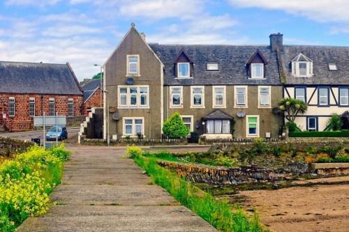 Campbeltown Apartment | Loch Views Apartment Sleeps 2-Pets Ok-Free Parking
