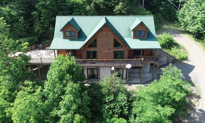 Dugspur House | Lodge at Laurel Fork - Secluded Mountain Retreat on Cold Water Trout Stream