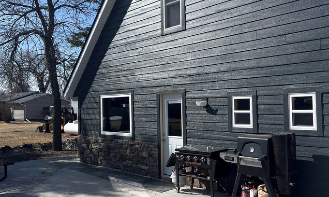 Graceville Cabin | Lodge in Big Stone MN