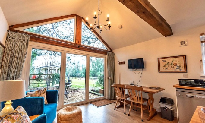 West Meon Apartment | Lodge in Soberton near South Downs Riding