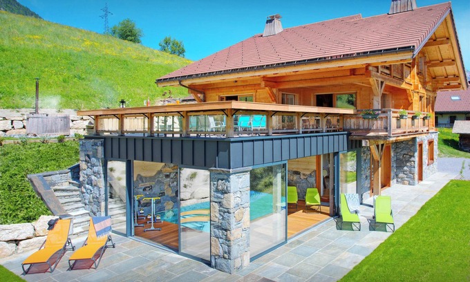 Les Clefs Ski Chalet | Lodge La Source - luxury French Alps break 12p, indoor pool - OVO Network