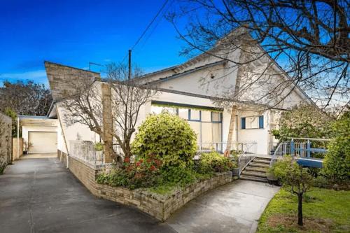 Werribee House | Lodge Retro - Heart of Werribee Blast from the Past