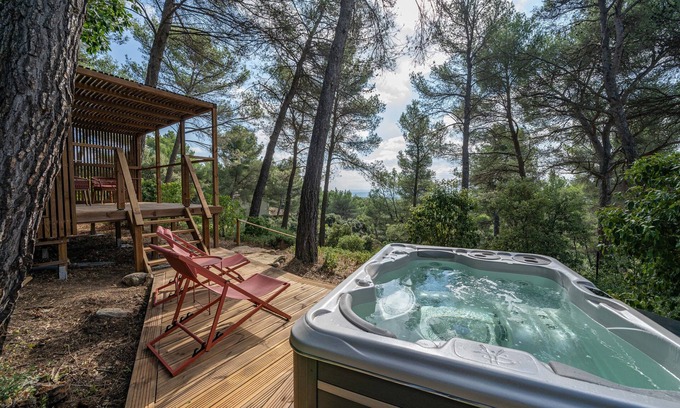 Saint-Marc-Jaumegarde Cottage | Lodge & spa Tour de Keyrié - Le Chant des Pins Aix en Provence