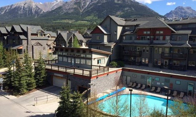 Canmore Resort | Lodges at Canmore – Hot Tub & Heated Swimming Pool, Private Laundry, Kitchen&BBQ