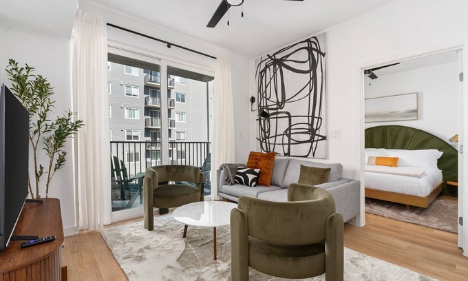 Addicks Apartment | Lodgeur | Modern 2BR w/balcony | Energy Corridor