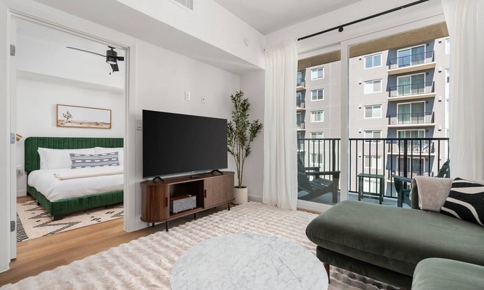Addicks Apartment | Lodgeur | Sunset-view 1BR | Energy Corridor