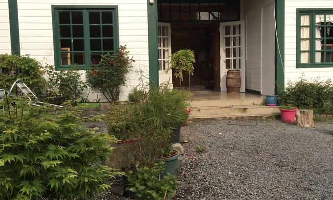 Conde-sur-lʼEscaut Cottage | lodging of the hermitage (stage) Maurice and Claudie accomodate you in a frame
