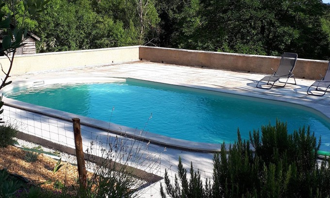 Cours House | Lodging T3 of character with swimming pool.