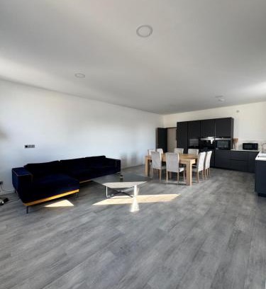 Saint-Symphorien-d'Ozon Apartment | Loft épuré avec parking privé.