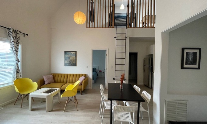 Belding Woods House | Loft 654A two blocks from Bart and Amtrak