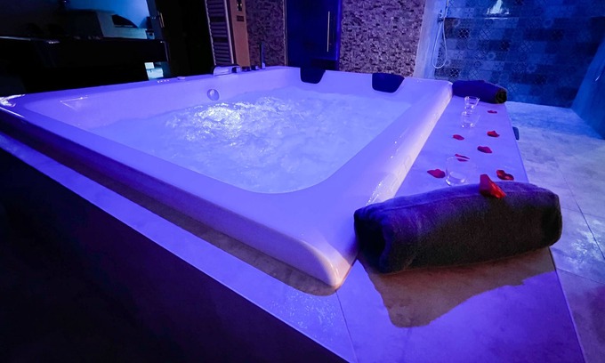 Koenigshoffen Est Apartment | Loft 85m2 Jacuzzi Hammam Billiards Bar Shower Sauna