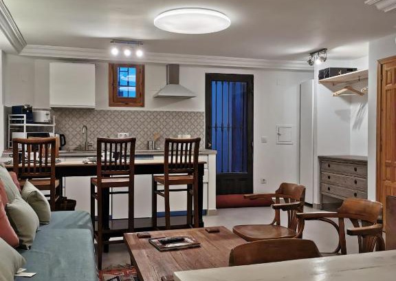Guindalera Apartment | Loft in Beautiful 19th Century House