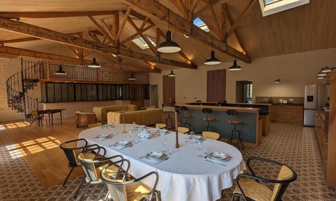 Gondeville Apartment | Loft lumineux avec cuisine équipée et circuits truffes - Centre-ville Jarnac - FR-1-653-248