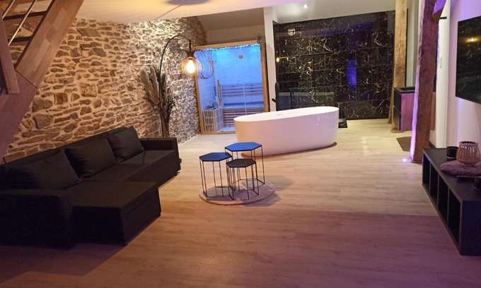 Basse-Bodeux Apartment | Loft noir (baignoire balnéo et sauna)