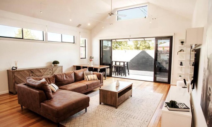 Benalla House | Loft On Bridge