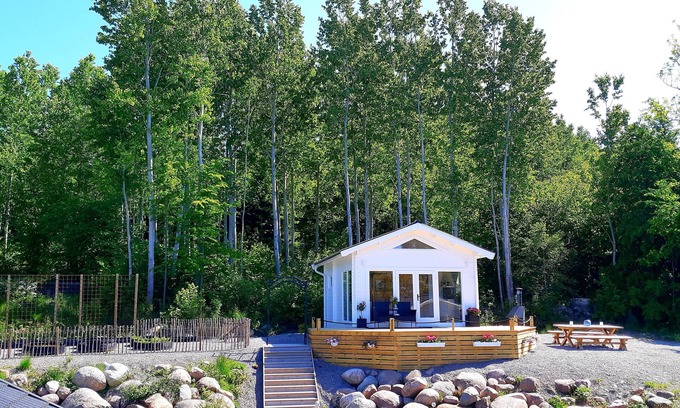 Laxa Municipality Cabin | Loft-Sleeps5-Parking-Spa-LakeViews-PetFriendly