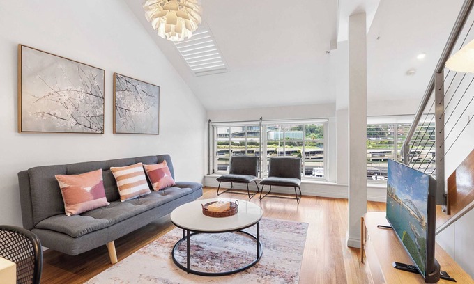 Woolloomooloo Apartment | Loft-Style Waterfront Apartment
