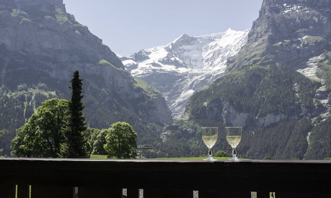 Grindelwald Apartment | Loft with panoramic view, near ski training center Bodmi (for kids)