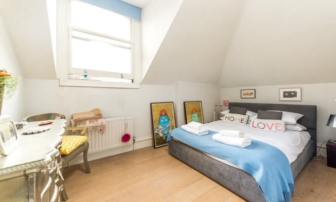 Earl's Court Apartment | Lofty Ideals - One Bedroom Apartment, Sleeps 4