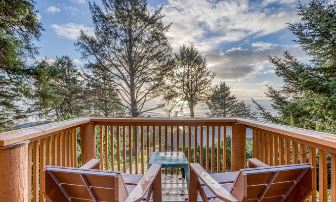 Neahkahnie Beach House | Log Cabin Above the Pacific is Perfect Romantic Retreat with Ocean Views!