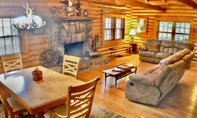Blairsville Cabin | Log cabin, Blue Rdg. Mtn., A.T., Helton Crk falls, Vogel St. Park, near Helen