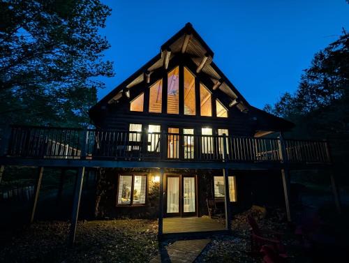 Labelle Ski Chalet | Log Cabin Hot tub near Tremblant
