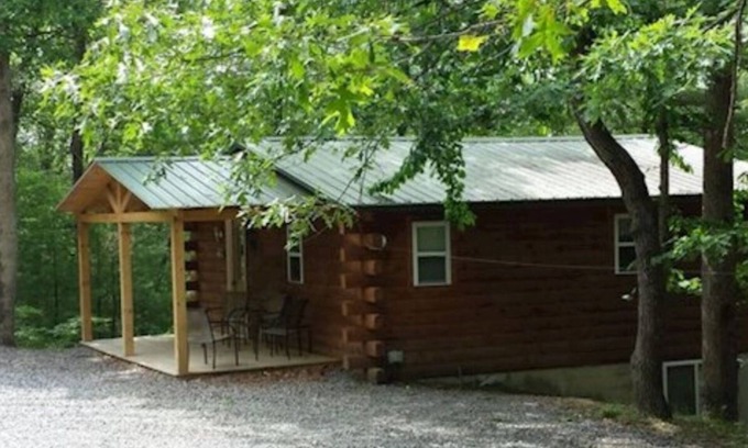 Huntingdon Cabin | Log Cabin in Wooded Area Near Raystown Lake Boat Access