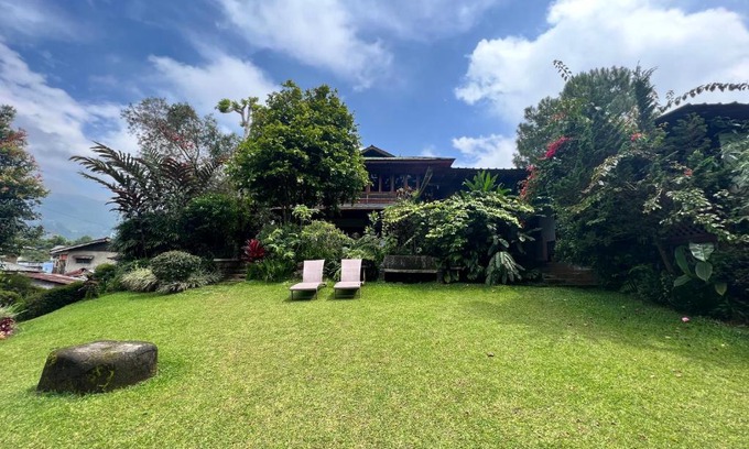 Ciloto Villa | Log Cabin Mountain View Tugu Selatan Cisarua