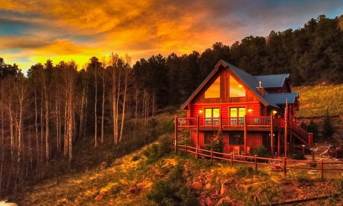 Cripple Creek Cabin | Log Cabin near Historic Cripple Creek, Hot Tub and Spectacular Views!