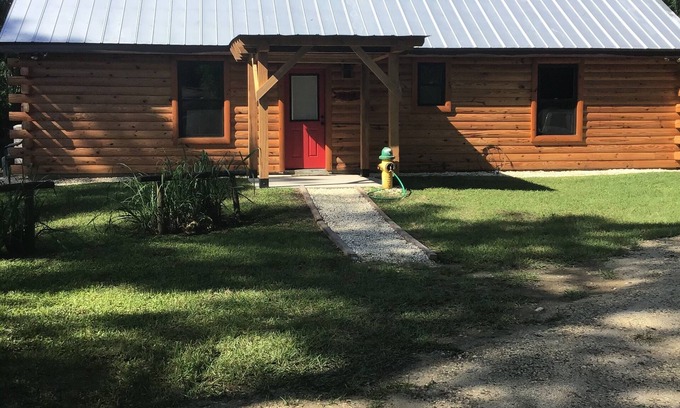 Ocklawaha Cabin | log cabin ,ocklawaha fl, close to ocala villages pet friendly ,lake Weir
