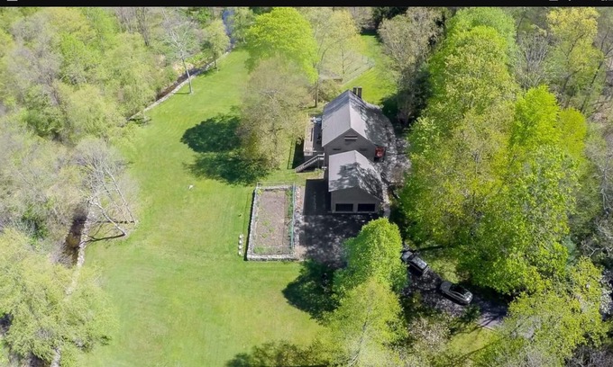Putnam Valley House | Log Cabin on Quiet 20 Acres