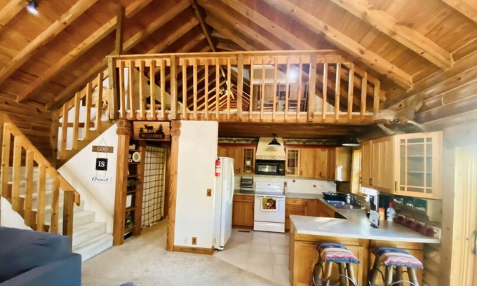 Augusta Cabin | Log Cabin On The Bluff