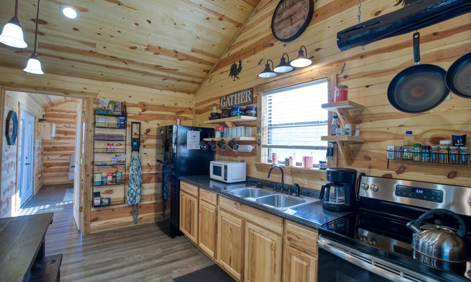 Llano Cabin | Log cabin on the river