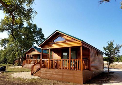 Pipe Creek House | Log Cabin Rentals near San Antonio, Texas, Perfect for Weekend Glamping near Austin