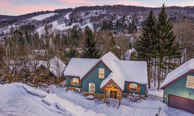 Ellicottville Ski Chalet | 🏡 Log Cabin Stay w/Sauna, Hot Tub + Games Room – Close to Town!