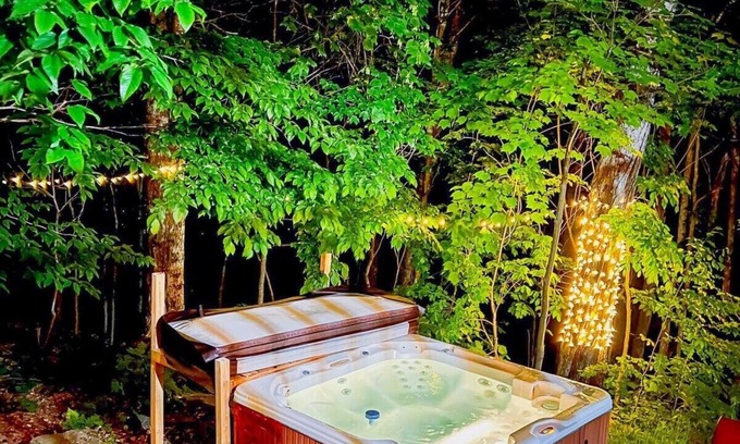 Labelle Ski Chalet | Log cabin w hot tub View near of Tremblant