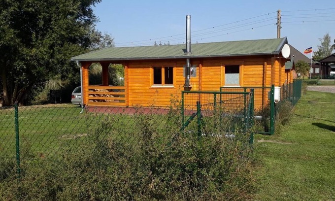 Schonwalde House | Log cabin with its own lake
