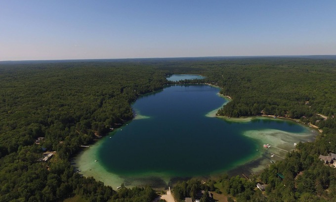 Kalkaska Cottage | Log Cottage on Blue Lake-Fall has arrived!