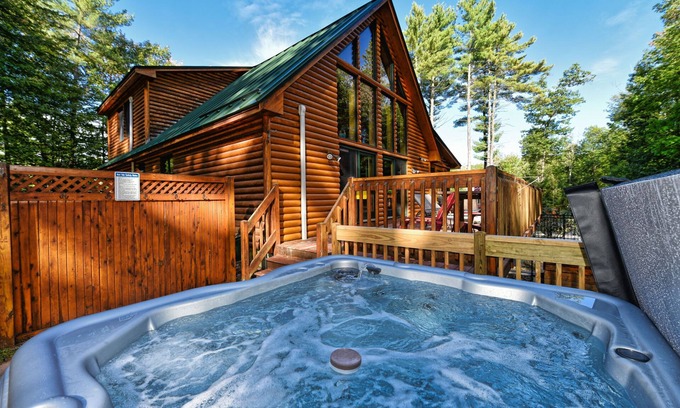 Center Conway Cabin | Log Home with AC, Private Pool, Hot Tub and Firepit. Minutes to North Conway