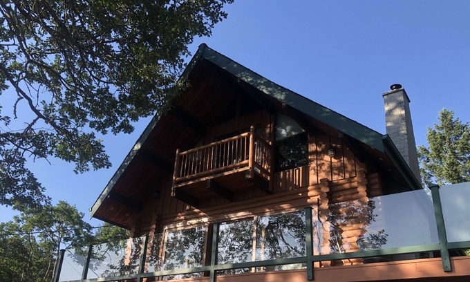 Regional District of Nanaimo House | Log home with beautiful ocean view and hot tub!