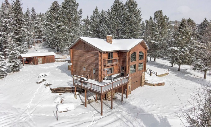 Moran House | Log Home with View of the Buffalo Valley, Family Holiday Pricing Promotions