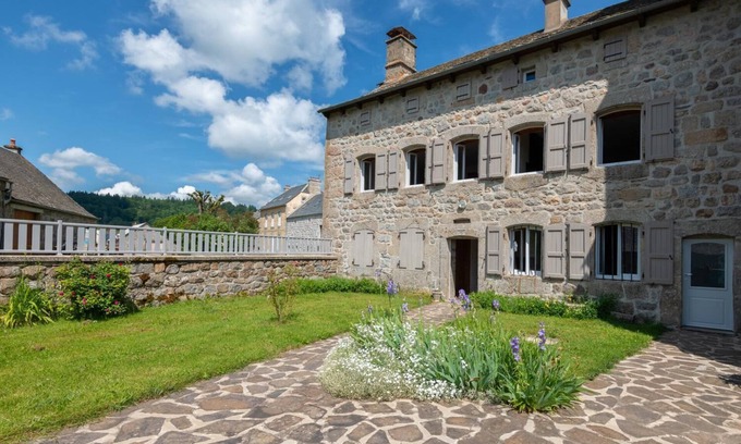 Grandvals House | Logement Ancien Presbytère de Grandvals